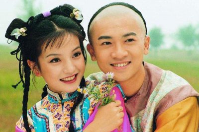 ​本以为“五阿哥”当时够帅了，直到看到小卓子，才知啥叫不老男神