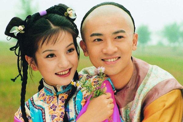 本以为“五阿哥”当时够帅了，直到看到小卓子，才知啥叫不老男神