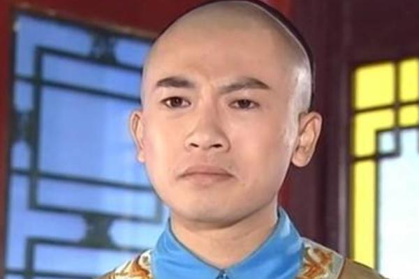 本以为“五阿哥”当时够帅了，直到看到小卓子，才知啥叫不老男神