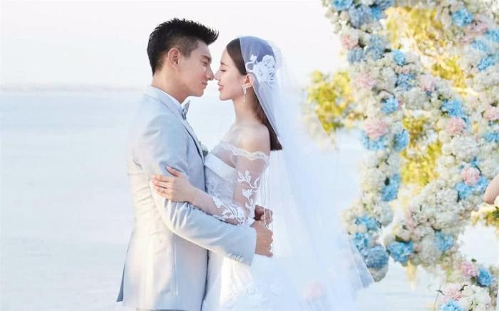 刘诗诗的妈妈居然说女儿不够美，但吴奇隆却用两个词来形容妻子