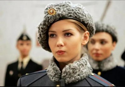 ​新兵蛋子整齐笔挺，老兵穿得乱七八糟，只有海魂衫才是精锐俄军