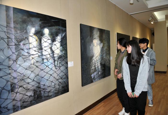 曹星原绘画展带你走进 “不写实，只写心” 的 “编译”世界