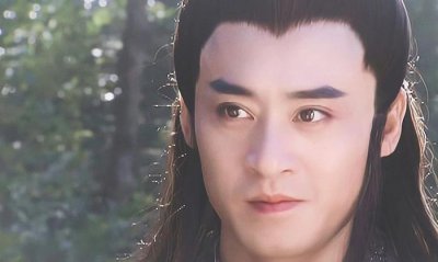 ​慕容复不要硬演，有人潇洒闲雅，有人反角明显，新版一副公公打扮