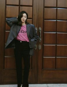 ​江疏影原来是隐藏的穿搭高手，私服造型真的太美了，知性又气质
