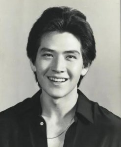 ​初代偶像费翔，未登春晚被封杀14年，如今60多岁仍被称作偶像！