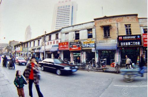 读老报：揭秘1998北京歌手关红离奇命案，横尸池塘被砍17刀