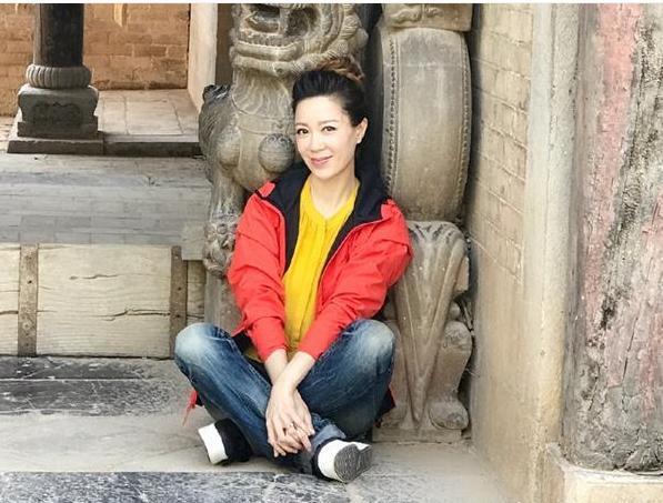 央视著名女主持文静微博发怒怼网友，这次的文静一点也不文静