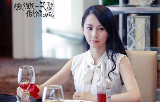 出道5年，和郑爽搭档被吐槽，和杨幂却被无视，今和马丽搭档走红
