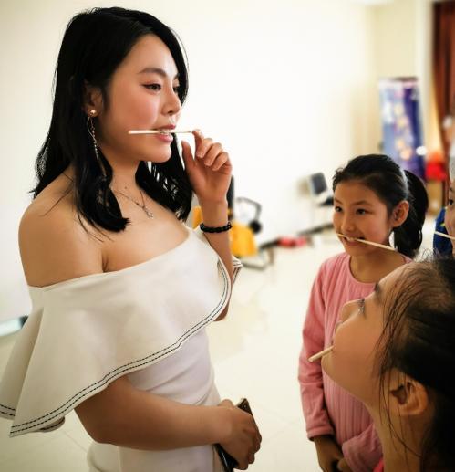 “七仙女传奇”剧组喜迎美女演员陈慧凌来潍助阵