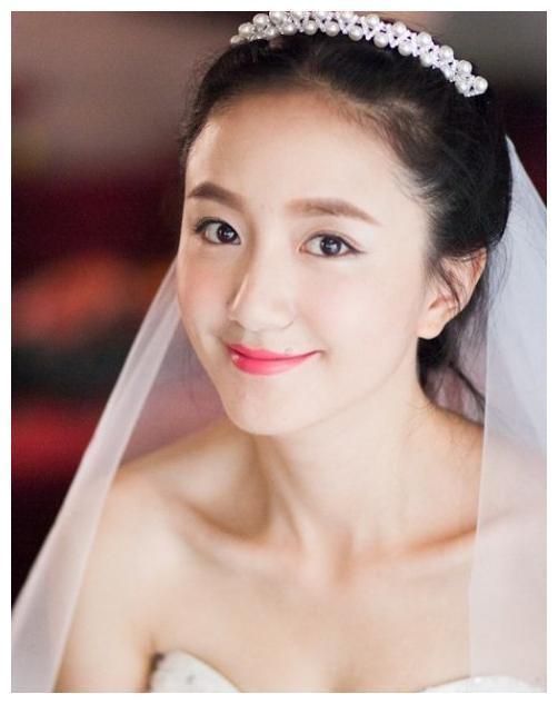 李倩因一颗痣18年火不了！如今点掉痣后凭借《我就是演员》火了