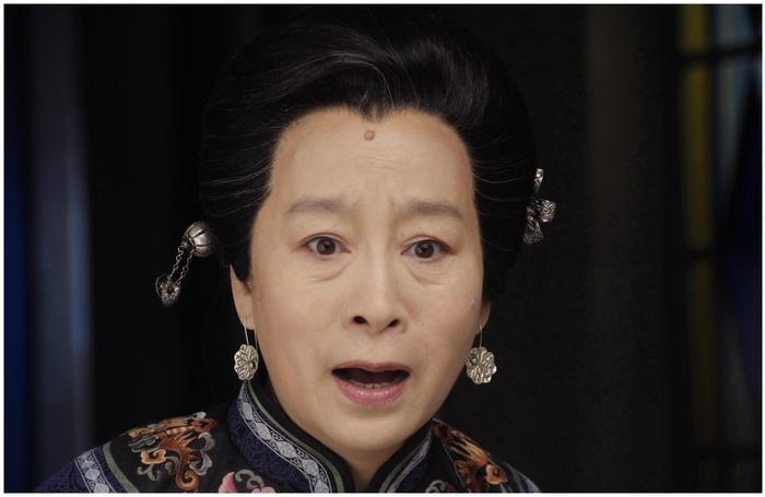 她是影后级人物，资助的学生上了名牌大学，如今却这样