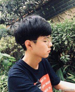 ​杨桐真的是满满的少年感 可爱又帅气