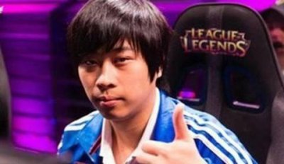 ​LOL  五五开迷妹粉惨遭男主播挖墙脚  还被吐槽: 五五开他真丑!