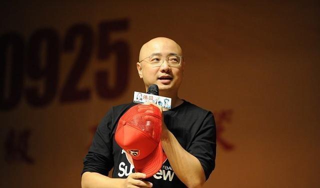 徐峥脱发成典型，教导年轻人要早睡早起：不要错过当偶像派的机会