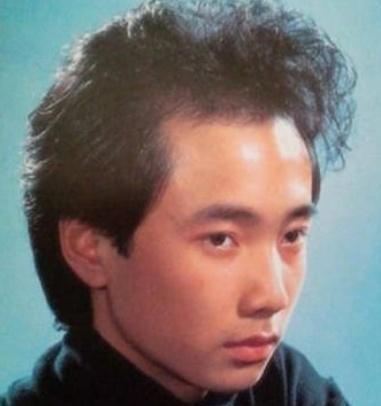 徐峥脱发成典型，教导年轻人要早睡早起：不要错过当偶像派的机会