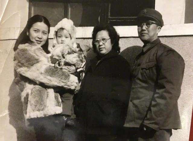 有人扒出李小璐20年前照片，网友：捏一把汗！