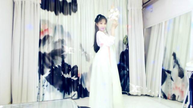 lol曾经的斗鱼三骚之一，如今沦落为18线小主播！