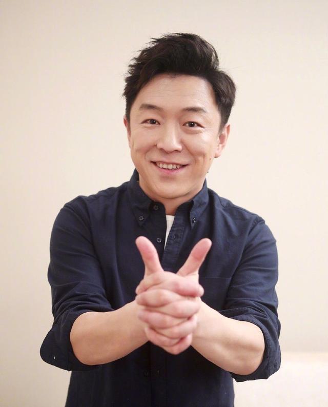 黄渤叫错佟丽娅的名字：这样道歉，是情商高还是为人世故？