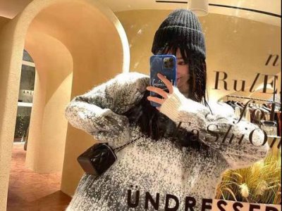 ​uzi女友直播太卖力，秀腿只为带货，下一个uu妹？