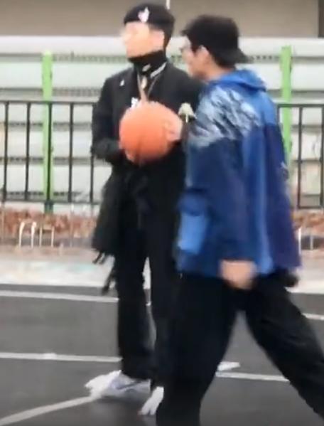 权志龙真的有178cm吗？当路人经过他旁边时，我好像明白了啥