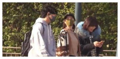 ​吴奇隆带儿子探班刘诗诗 一家三口温馨同游迪士尼