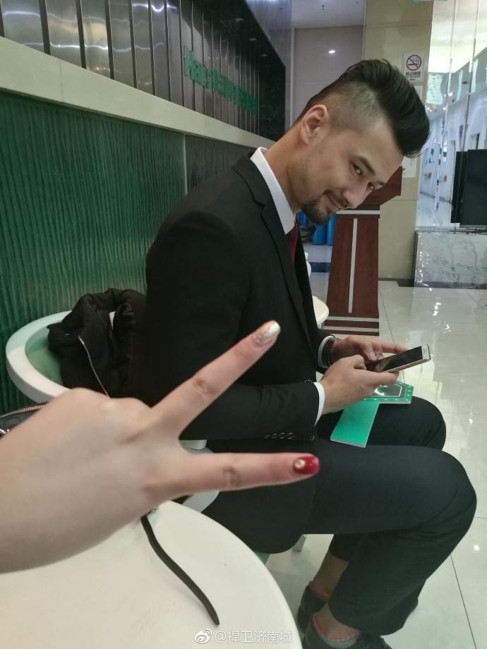 济南惊现共享男神，女网友亲自体验称“不能摸”
