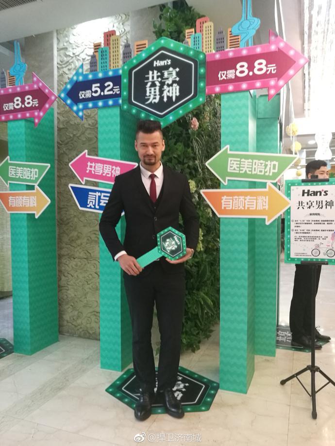 济南惊现共享男神，女网友亲自体验称“不能摸”