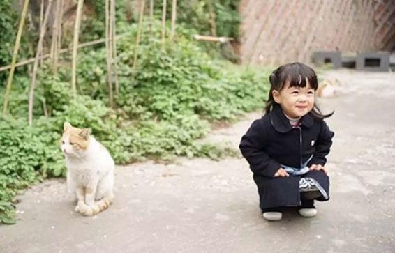 她嫁导演丈夫七年无子，再婚后连生两胎，如今幸福地像公主