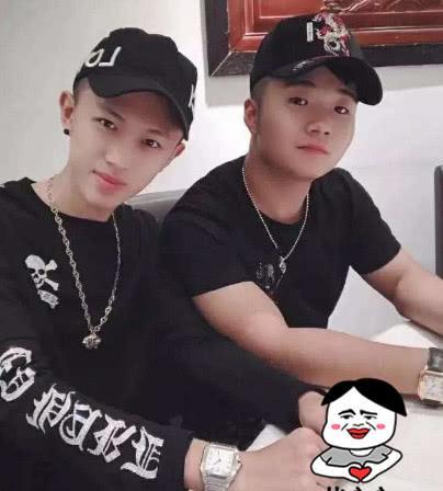 小伊伊赔天价违约金后，还被商家“碰瓷”，牌牌琦聊天记录证清白