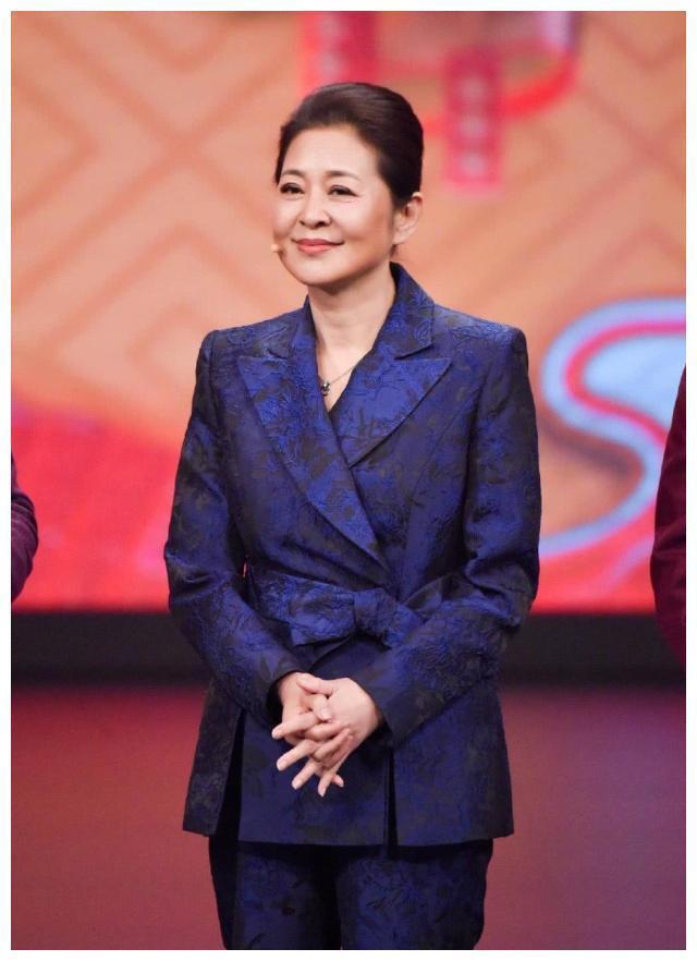 倪萍吐槽蔡明这辈子没说对过话，对方八字回应，网友：高手过招