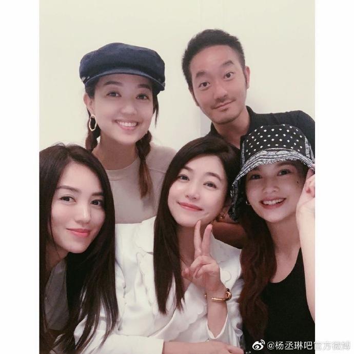 陈妍希杨丞琳同框合影，都是不显老的少女颜，都太会保养了