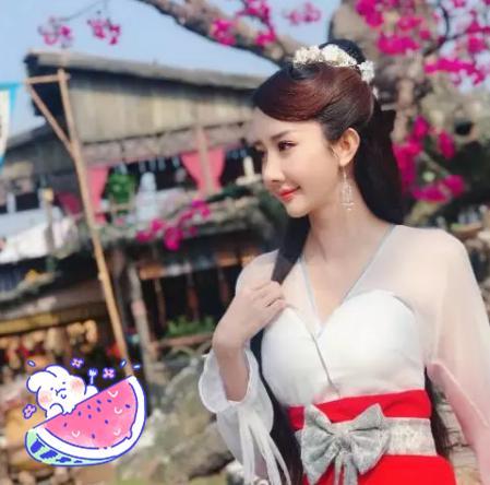出道十年不温不火，如今成“烂片女神”，却偏爱整容成瘾？