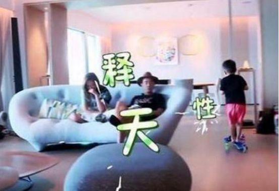 陈小春的香港豪宅曝光，香港的房价昂贵，居然还能住这么大的房子