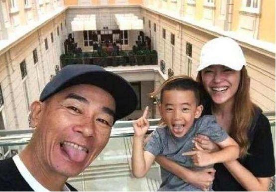陈小春的香港豪宅曝光，香港的房价昂贵，居然还能住这么大的房子
