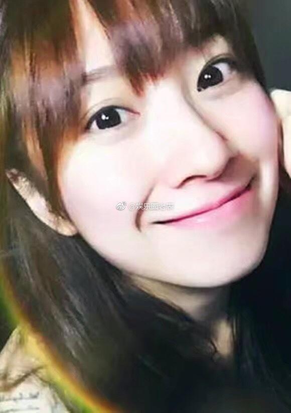出道13年不红，32岁被老婆捧红，如今他火了一把，老婆无人识