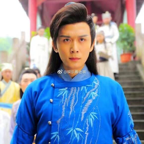 出道13年不红，32岁被老婆捧红，如今他火了一把，老婆无人识