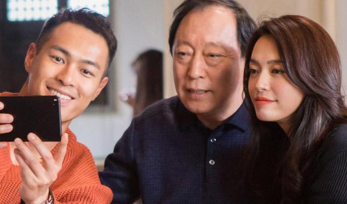 倪大红60岁近照曝光，还隐藏着一位美丽娇妻，原来她也是一名演员