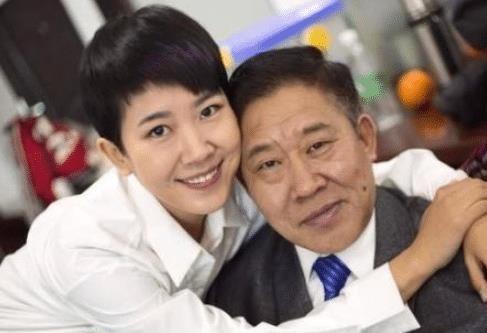 他是歪嘴的一级演员妻子端庄, 如今这个特点似乎影响到第三代了
