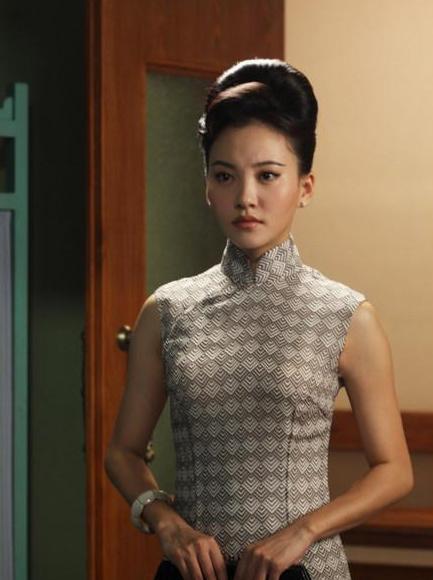 女星因穿的暴露而被赶下舞台