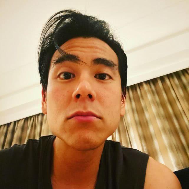彭于晏才澄清和张钧甯结婚传闻，晒素颜照便遭吐槽：这颜值崩塌了
