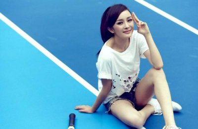 ​杨幂新剧造型美翻了，但因发际线问题显脑门大被吐槽