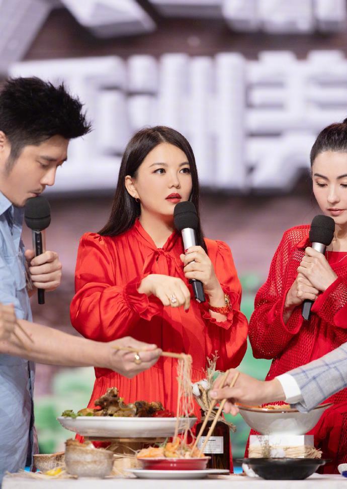 三大辣妈同框斗艳：李湘富态肥，张柏芝冻龄美，陈意涵很少女