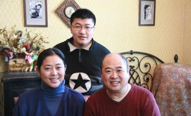 58岁倪萍近况：三婚老公是著名导演，儿子曾患白内障！