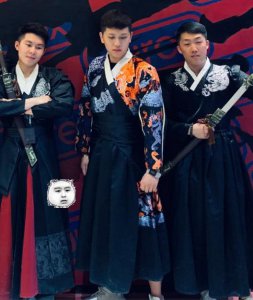​当王境泽穿上汉服，“真香男孩”成汉服男神，帅气造型太惊艳！