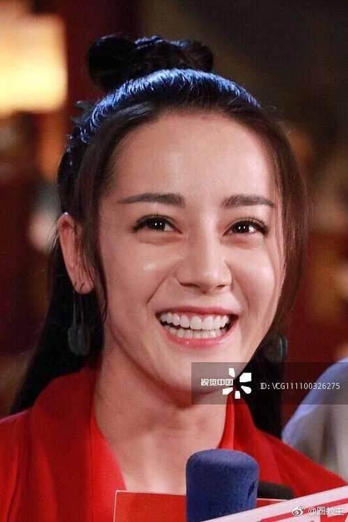 原来看到的迪丽热巴“素颜照”都是假的，这才是真正素颜，摄...
