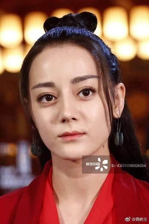 原来看到的迪丽热巴“素颜照”都是假的，这才是真正素颜，摄...
