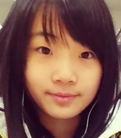 55岁张凯丽全家近照, 女儿20岁很漂亮!
