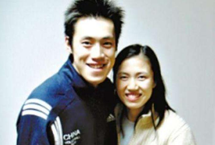 前男排国手汤淼现状：受伤瘫痪12年，女儿乖巧可爱妻子身份成谜！