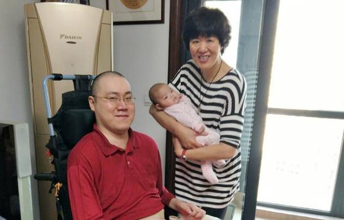 前男排国手汤淼现状：受伤瘫痪12年，女儿乖巧可爱妻子身份成谜！