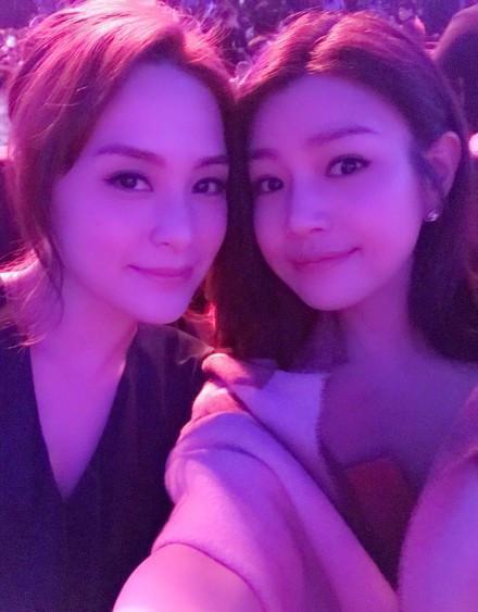 37岁阿娇同框35岁陈妍希，阿娇盛世美颜也不敌陈妍希真空上阵啊！